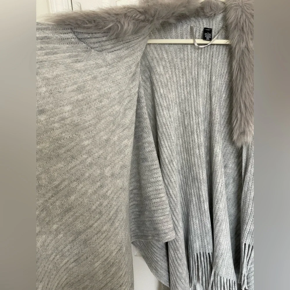 Mixit Soft Light Gray Open Knit Poncho with Faux Fur Trim - Picture 4 of 6